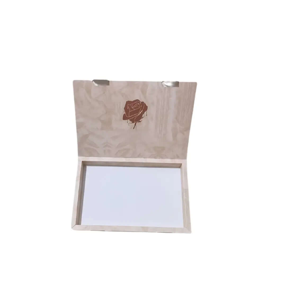 بوكس شوكولا فاخر
جوانب دبل
سولوفان خارجي
ورق مبيض عيار 350 جرام
الطول الداخلي 32 سم العرض الداخلي 20 سم الارتفاع 3.5 سم
طباعة بشعار وتصميم العميل