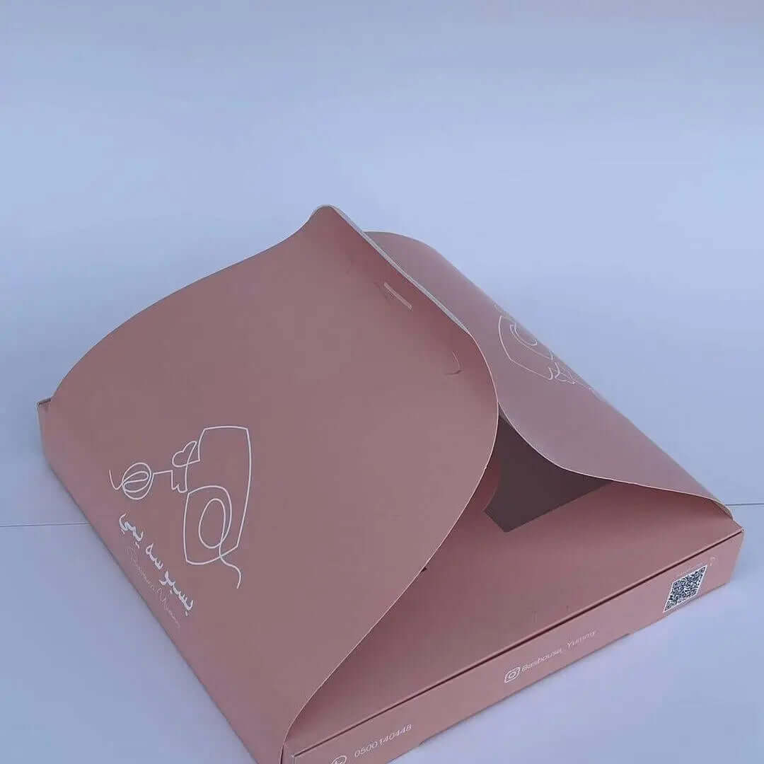 علبة كيك مقاس 35 × 35 × 5 سم، قاعدة بغطاء مرفق، نافذة شفافة وحامل
المادة الشفافة (السلوفان) حسب الطلب من الخارج أو الداخل
الطباعة داخلية وخارجية
المقاس حسب الطلب