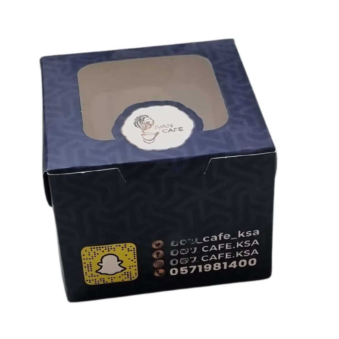 مواصفات العلبة :
علبة بأبعاد متساوية الطول 10 سم العمق 10 سم الارتفاع 10 سم
تصلح من أجل كيكة صغيرة أو حبة برغر واحدة أو توزيعات أو أي استخدام يناسب حجم العلبة
العلبة مزودة بنافذة شفافة تمنح الجمال وإمكانية رؤية ما بداخله
الورق 350 جرام
طباعة حسب الطلب باللوغو الخاص بالعلامة التجارية
الطباعة:
الطباعة بتصميمكم الخاص بكم، التصاميم والألوان الجميلة تزيد من جمالية العلبة يمكنكم طلب طباعة خارجية فقط، أو إضافة الطباعة الداخلية إلى الطباعة الخارجية لتصبح العلبة أجمل وجذابة أكثر
السولوفان:
السولوفان هو طبقة