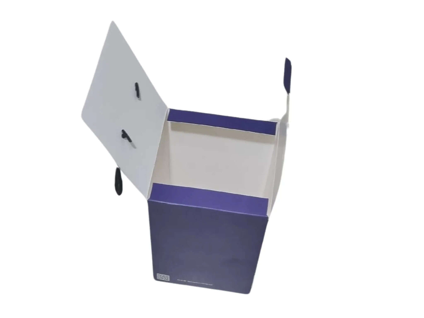 كيس وبوكس في آن واحد
يستخدم لتغليف قبعة واحدة
طباعة بتصميم العميل
البوكس مزود بمادة عازلة خارجية