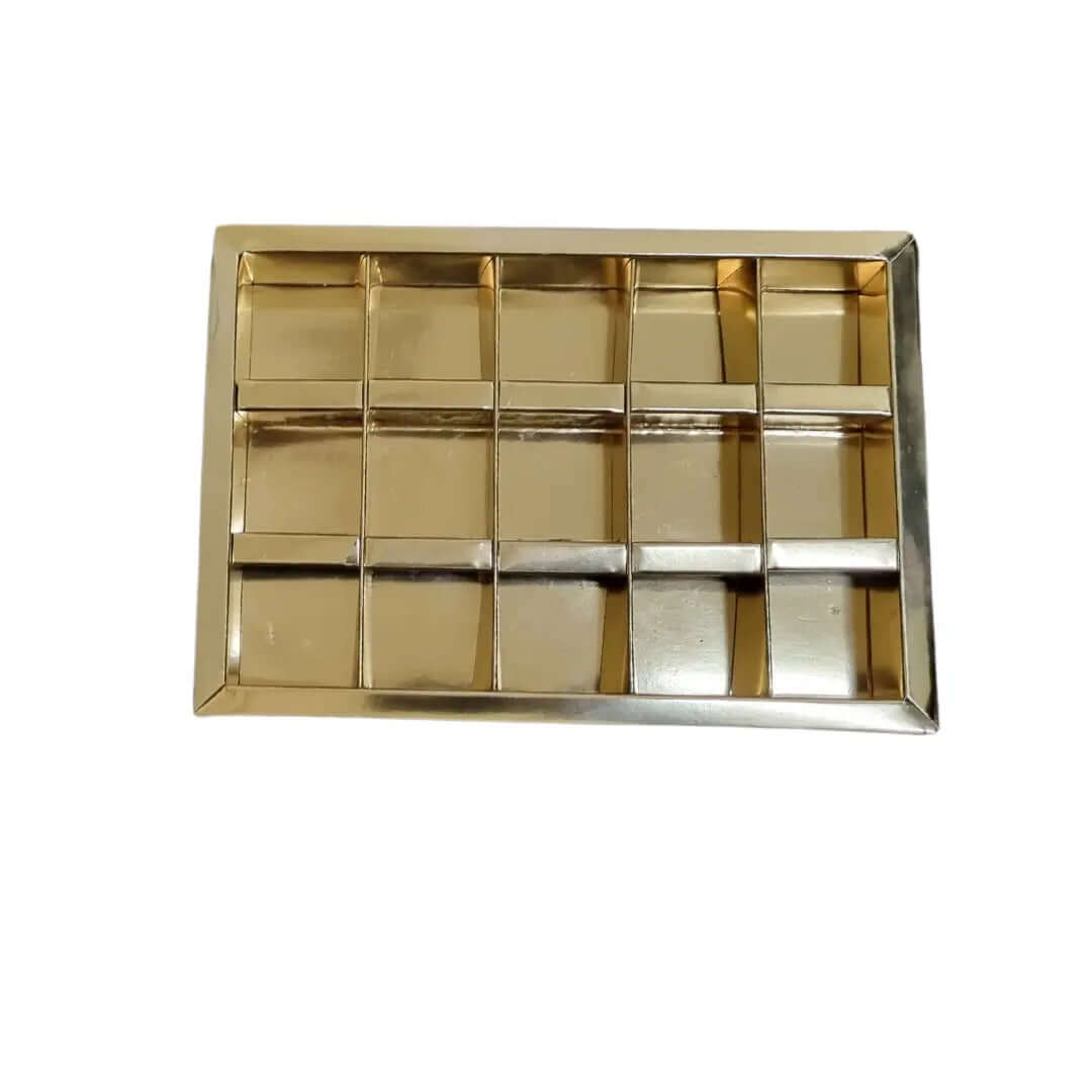 بوكس فاخر ب15 تقسيم مربع يصلح للشوكولاتة والحلا والتمور
الغلاف ورقي بنافذة شفافة ومزود بمشمّع
القاعدة متالايز بلون ذهبي حجم كل مربع 3.5×3.5×3.5 سم
طباعة بشعار العميل وتصميمه(بدون الطباعة على المتالايز)