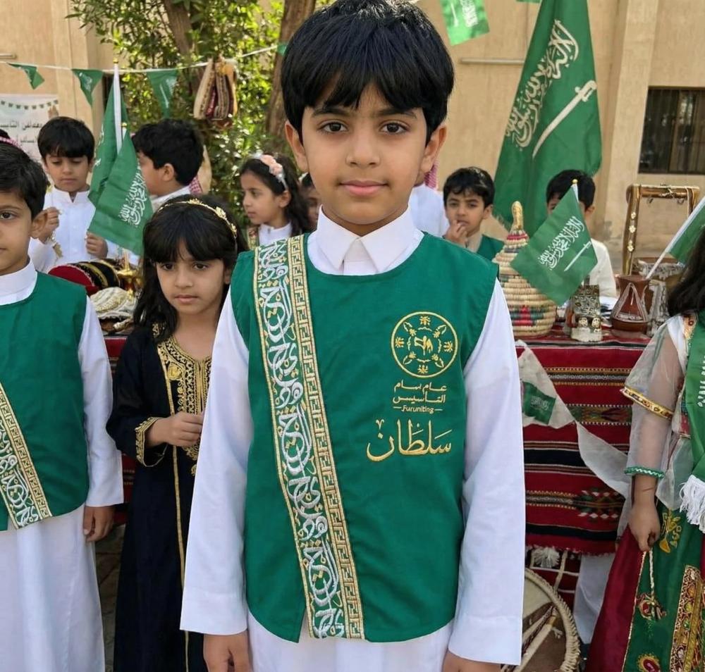 Boys' plain royal green robe with luxurious silver Arabic calligraphy — product image 3