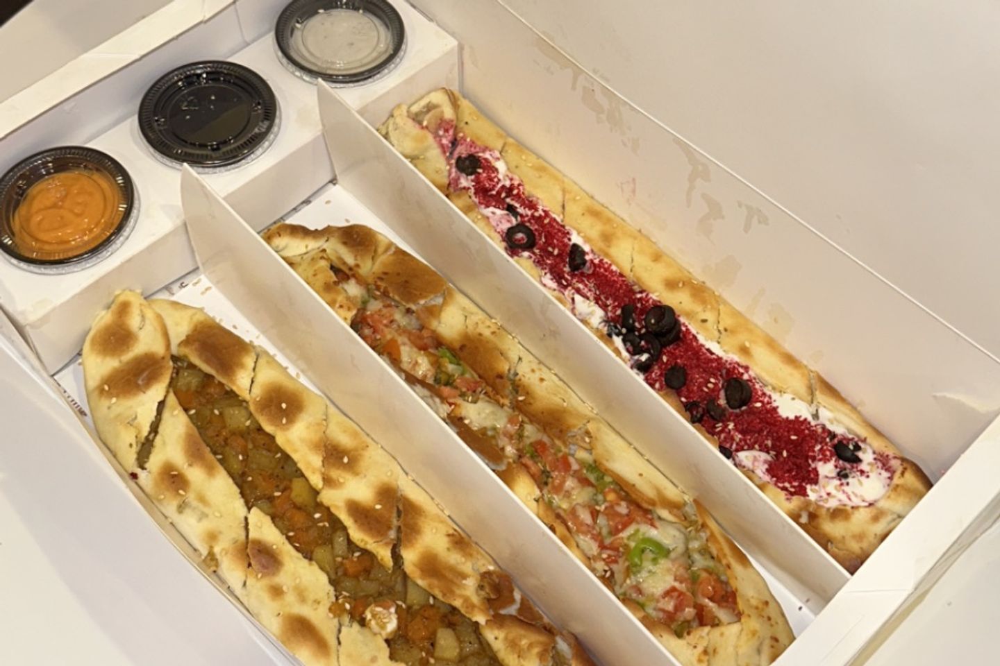طباعة كراتين فطائر 3 أقسام مع 3 صوص