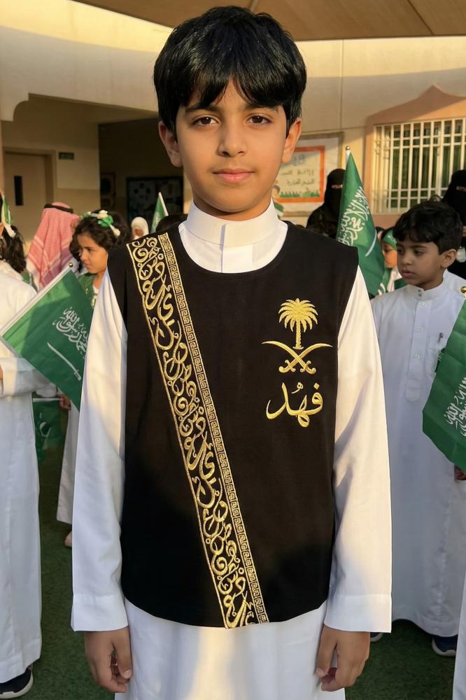 Boys' plain black sedari with luxurious golden Arabic calligraphy — product image 1