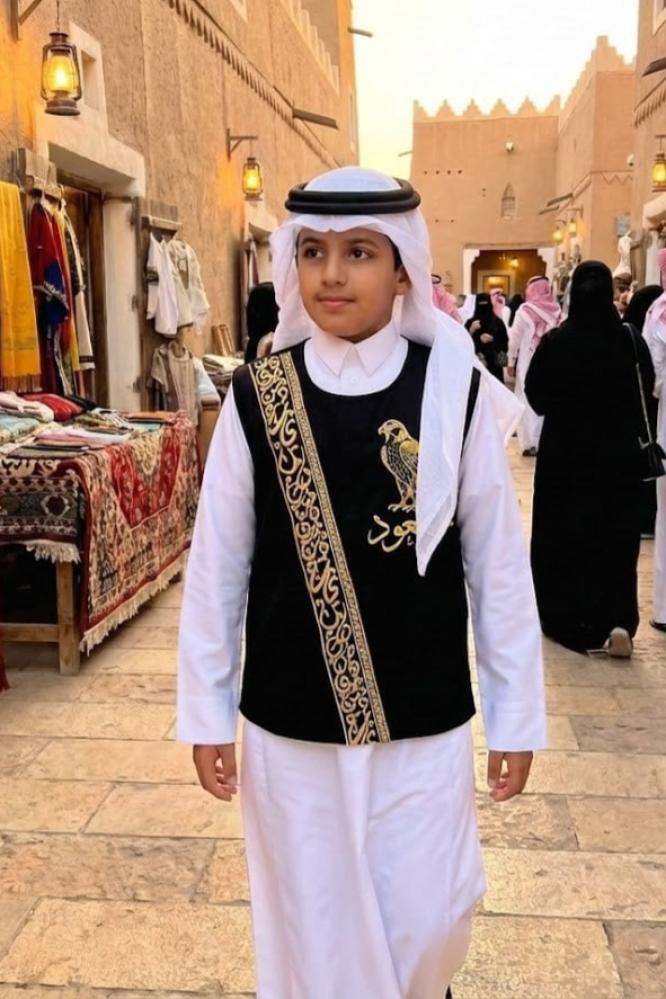 Boys' plain black sedari with luxurious golden Arabic calligraphy — product image 2