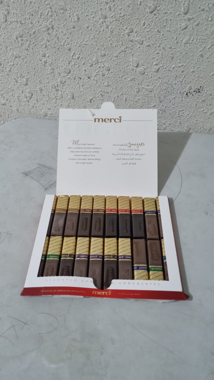 صندوق تغليف شوكولاتة فاخر سعة 20 بار مع طباعة بارزة بلون ذهبي 