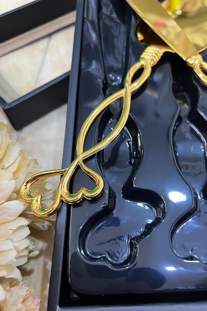A luxurious golden cake cutting set with a carrier — product image 3