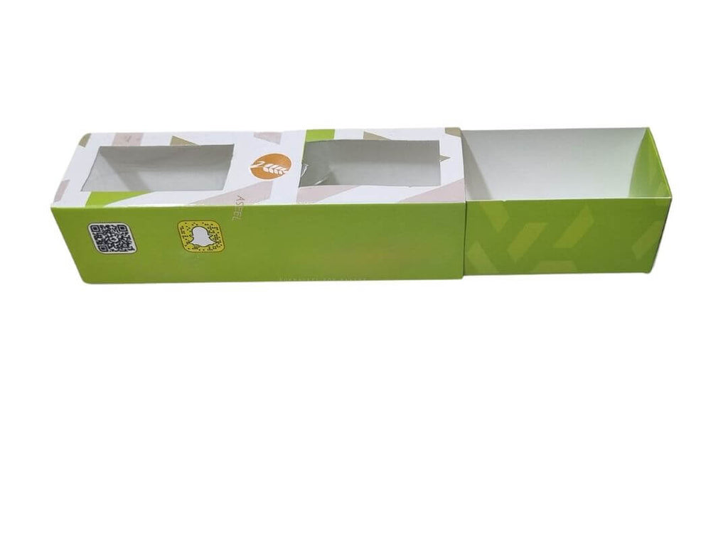 بوكس بأبعاد 17×5× 4.5سم مع نافذة شفافة، للحلويات والماكارون طباعة بتصميم العميل
