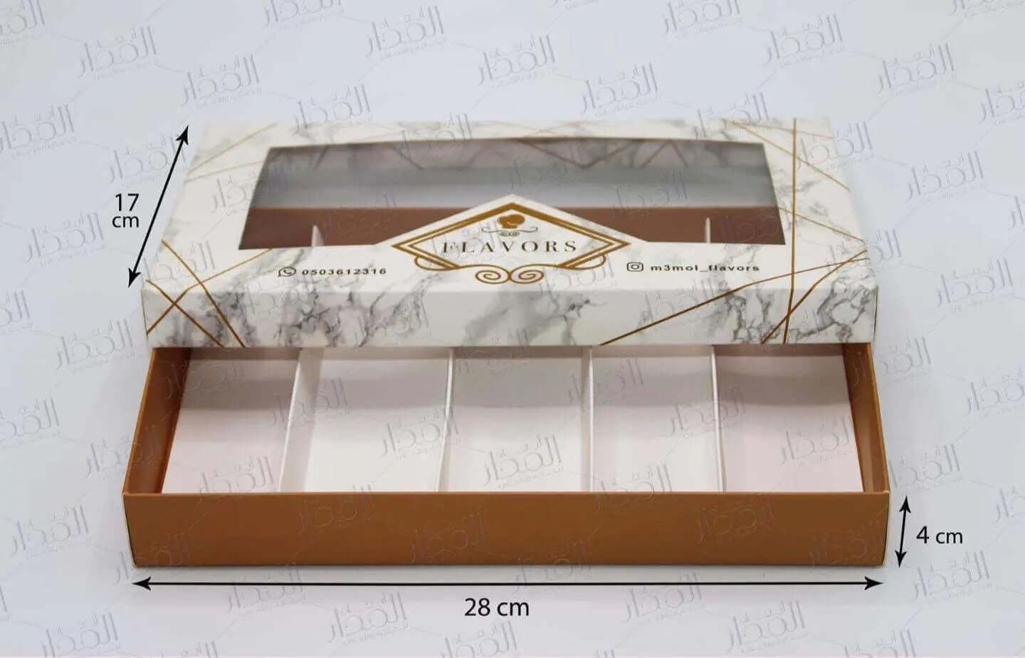 صندوق بغطاء منفصل من قطعتين مقاس وطباعة حسب الطلب وحشوات بالداخل
الأبعاد 28×17×4 سم
طباعة حسب الطلب باللوغو والتصميم الخاص بالعلامة التجارية (التصميم هدية من شركتنا)