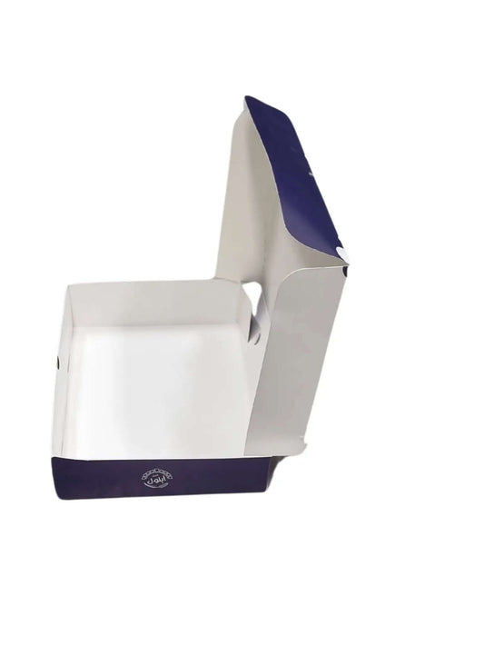 مواصفات البوكس:
بوكس متصل الطول 30 سم العرض 21 سم الارتفاع 6 سم
يصلح للمخبوزات والفطاير والحلويات 
 

الطباعة:
الطباعة في المنتج الموجود في الصورة هي طباعة خارجية فقط 
إذا اردتم طباعة خارجية وداخلية أيضا يرجى تحديد خيار "طباعة داخلية وخارجية" لمعرفة الأسعار
السولوفان:
 
السولوفان هو طبقة نايلون عازلة 1- تمنح المتانة للعلبة وجمالية الألوان
2- تعزل الزيوت والسوائل عن الورق
3- تمنع الطباعة الداخلية من الاختلاط بالمواد الغذائية 
لكم حرية الاختيار بإضافة سولوفان خارجي فقط أم داخلي فقط أم على الجانبين داخلي وخارج