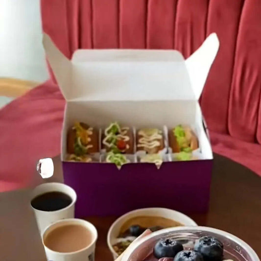 بوكس الجمعات مع 8 علب كل علب 10×6×6 سم 
تصلح العلب للبرغر والبريوش وغيرهما 
طباعة بشعار وتصميم العميل 
البوكس مزود بمشمّع خارجي للمتانة (يمكن الغاؤه بناء على طلب العميل)