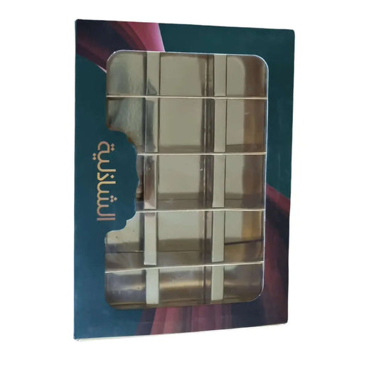 بوكس فاخر ب15 تقسيم مربع يصلح للشوكولاتة والحلا والتمور
الغلاف ورقي بنافذة شفافة ومزود بمشمّع 
القاعدة متالايز بلون ذهبي حجم كل مربع 3.5×3.5×3.5 سم
طباعة بشعار العميل وتصميمه(بدون الطباعة على المتالايز)