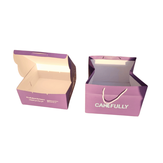 بكج كيس وبوكس للكيك 
الكيس 35×35×25 سم
البوكس 34×32.5×16 سم
طباعة بشعار وتصميم العميل