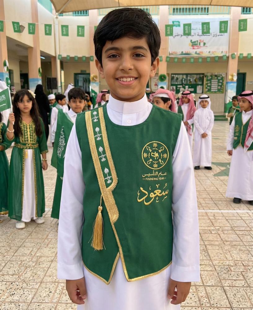 Blank green boys' Sediri bisht with a luxurious gold pattern with two swords and a palm tree — product image 1