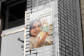ملصق يحمل عبارة "رمضان ذو معنى" مع فتاة مبتسمة تستمتع بالطعام، مثالي لديكور رمضان.