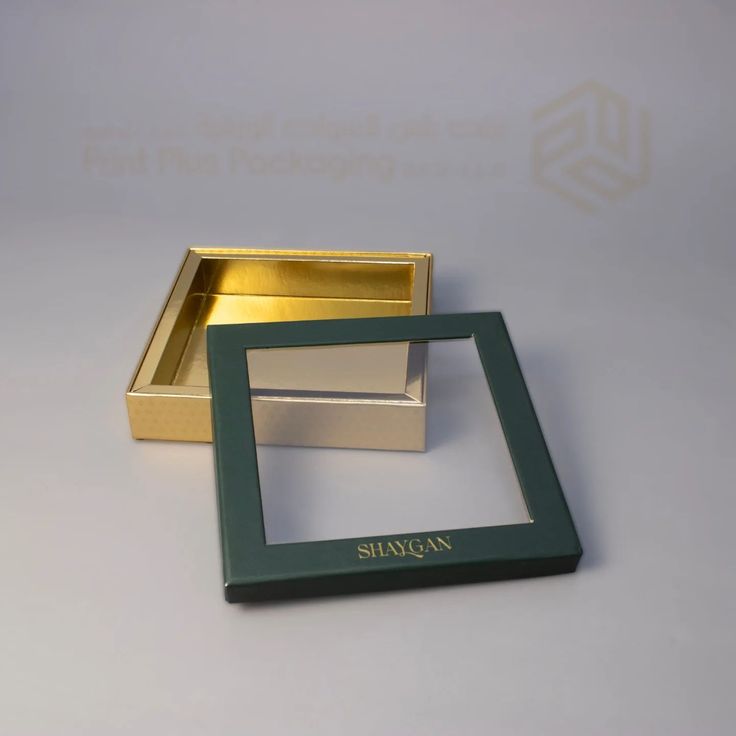 بوكس شفاف مع قاعة فويل ذهبية اللون 