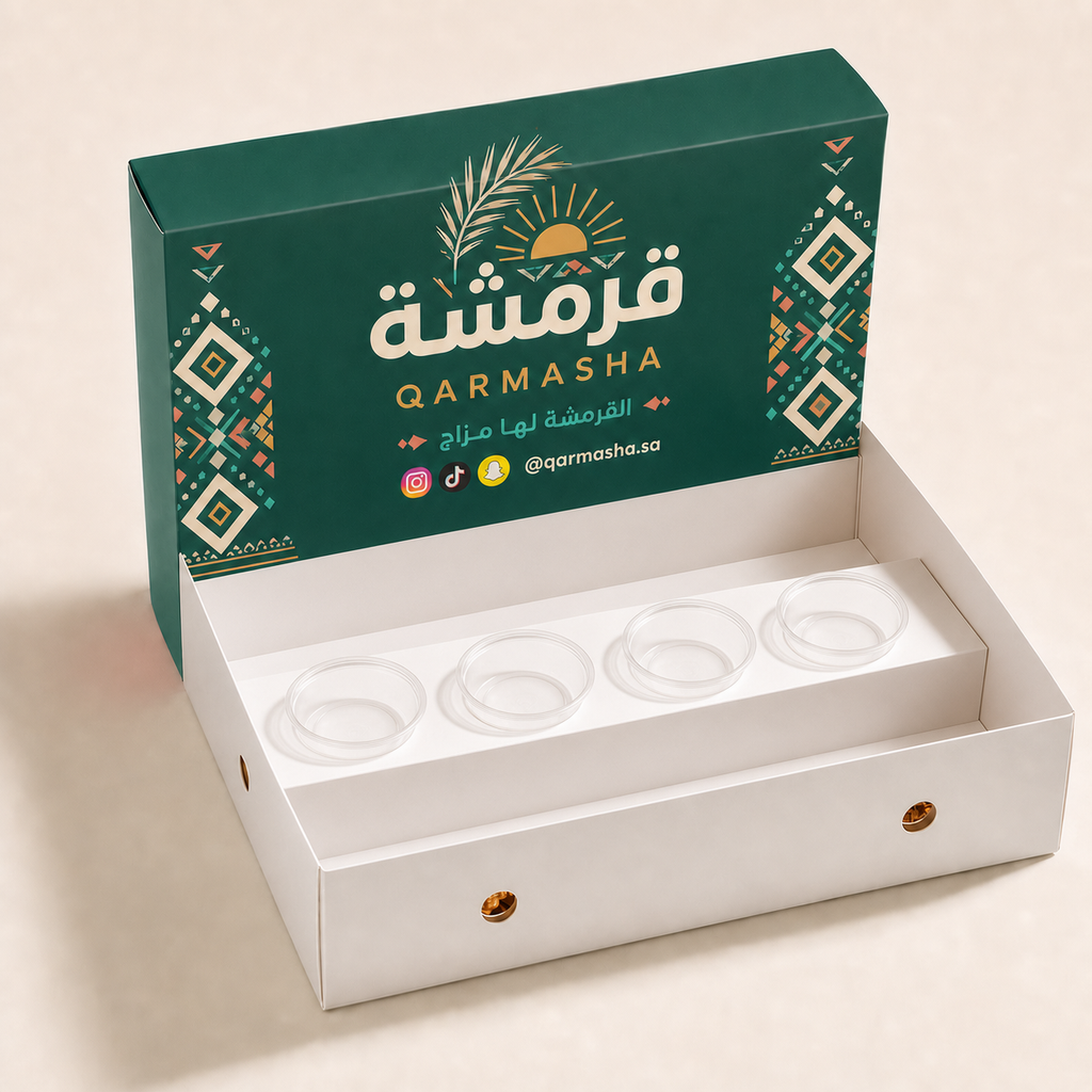 Custom printed fried chicken takeaway box with empty food areas and four transparent empty sauce cups