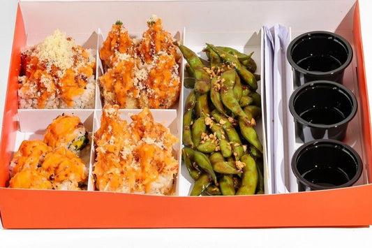 طباعة بوكسات السوشي مع تاكو الروبيان ودجاج ماكي، طباعة الشعار على البوكسات